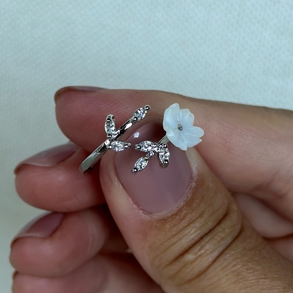 Silver 925 Flower Open Ring - Picture 2 of 9